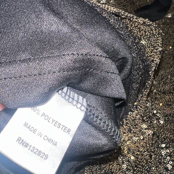 By The Way Gold Sequins Long Sleeve & Shorts V-Neck Romper Holiday Festive - Picture 7 of 7